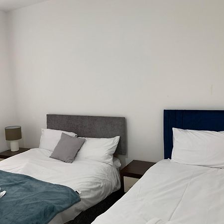 Beautiful All Room En-Suite 4 Bedrooms House , Free Parking, Wifi, Corporate, Contractors, Family Relocation, Contact Us For Long Term Rate Ilford Exteriör bild