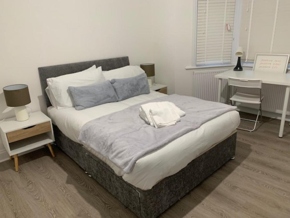 Beautiful All Room En-Suite 4 Bedrooms House , Free Parking, Wifi, Corporate, Contractors, Family Relocation, Contact Us For Long Term Rate Ilford Exteriör bild
