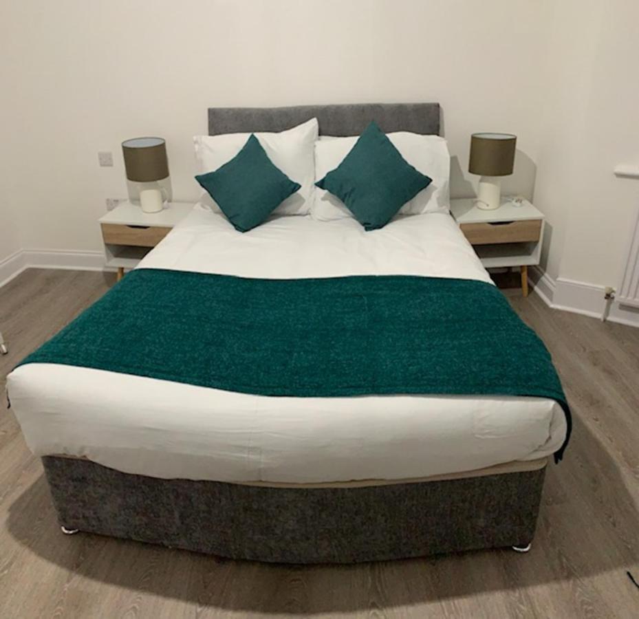 Beautiful All Room En-Suite 4 Bedrooms House , Free Parking, Wifi, Corporate, Contractors, Family Relocation, Contact Us For Long Term Rate Ilford Exteriör bild