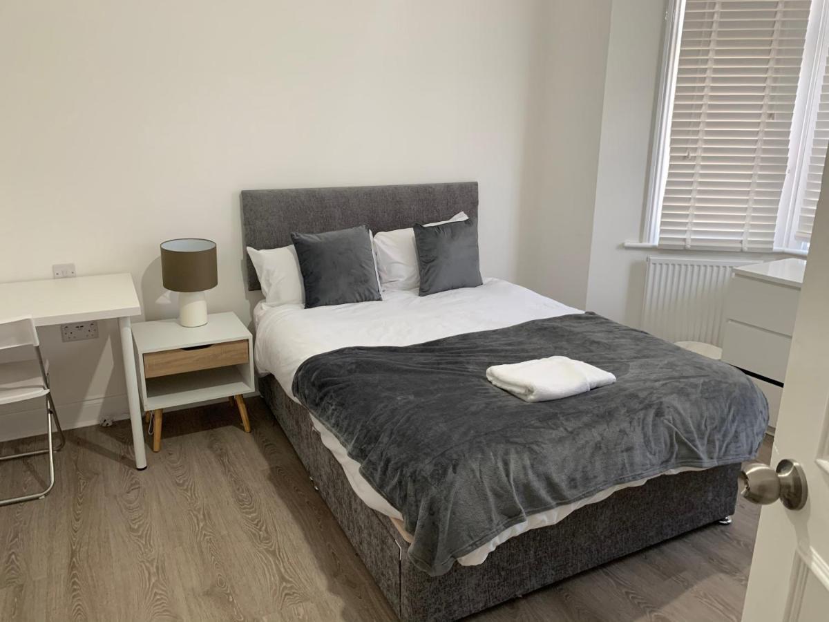 Beautiful All Room En-Suite 4 Bedrooms House , Free Parking, Wifi, Corporate, Contractors, Family Relocation, Contact Us For Long Term Rate Ilford Exteriör bild