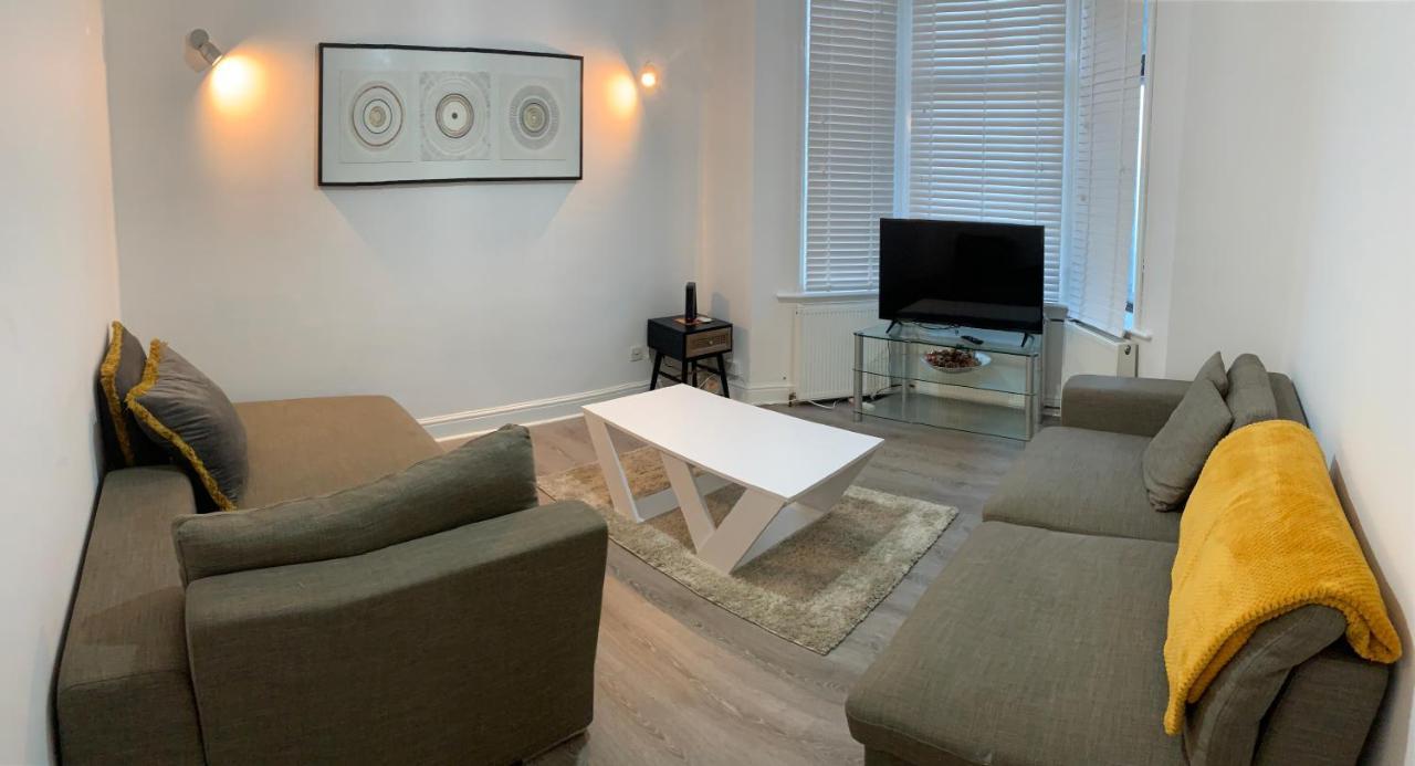 Beautiful All Room En-Suite 4 Bedrooms House , Free Parking, Wifi, Corporate, Contractors, Family Relocation, Contact Us For Long Term Rate Ilford Exteriör bild