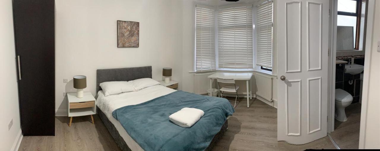Beautiful All Room En-Suite 4 Bedrooms House , Free Parking, Wifi, Corporate, Contractors, Family Relocation, Contact Us For Long Term Rate Ilford Exteriör bild